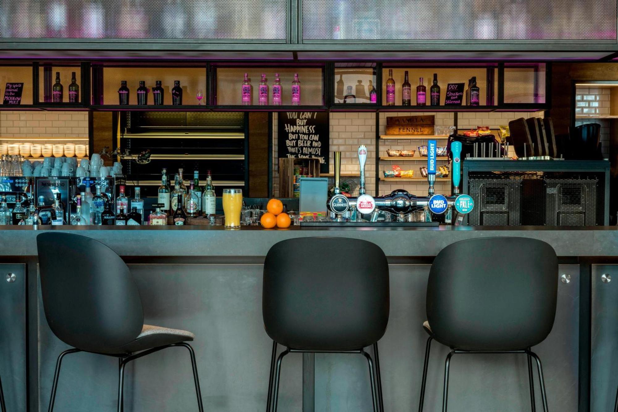 Moxy London Stratford Hotel Exterior photo