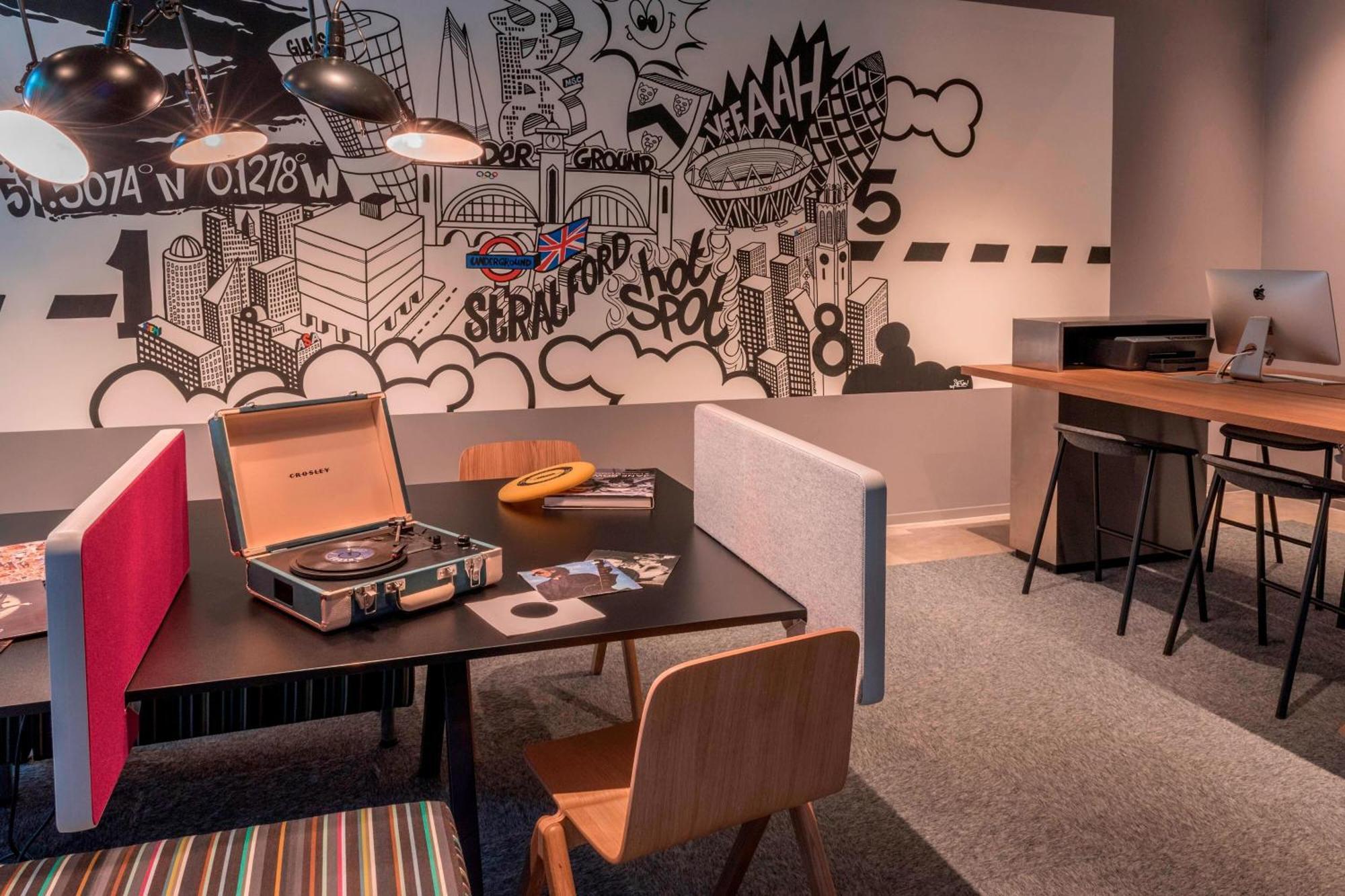 Moxy London Stratford Hotel Exterior photo