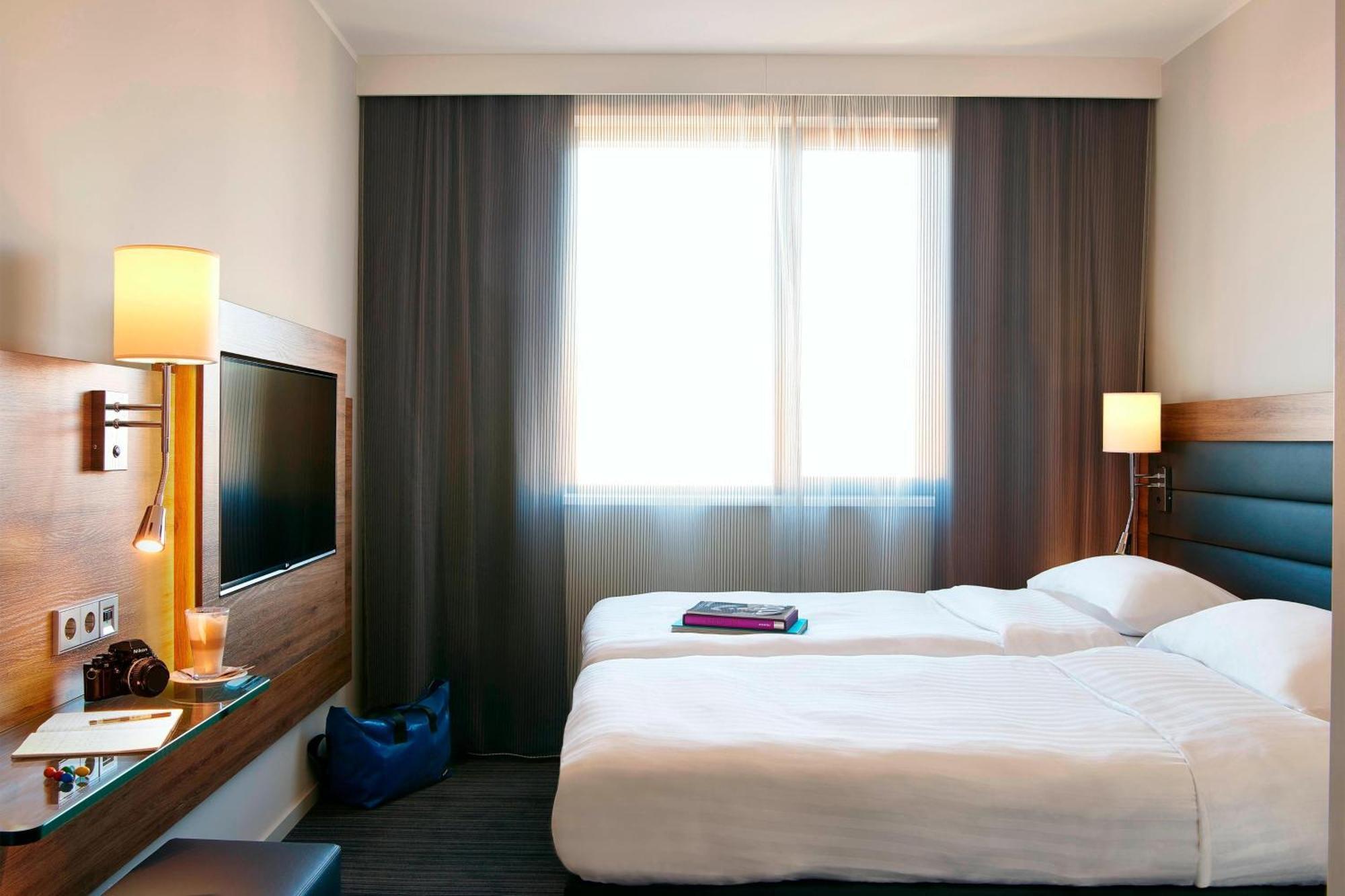 Moxy London Stratford Hotel Exterior photo