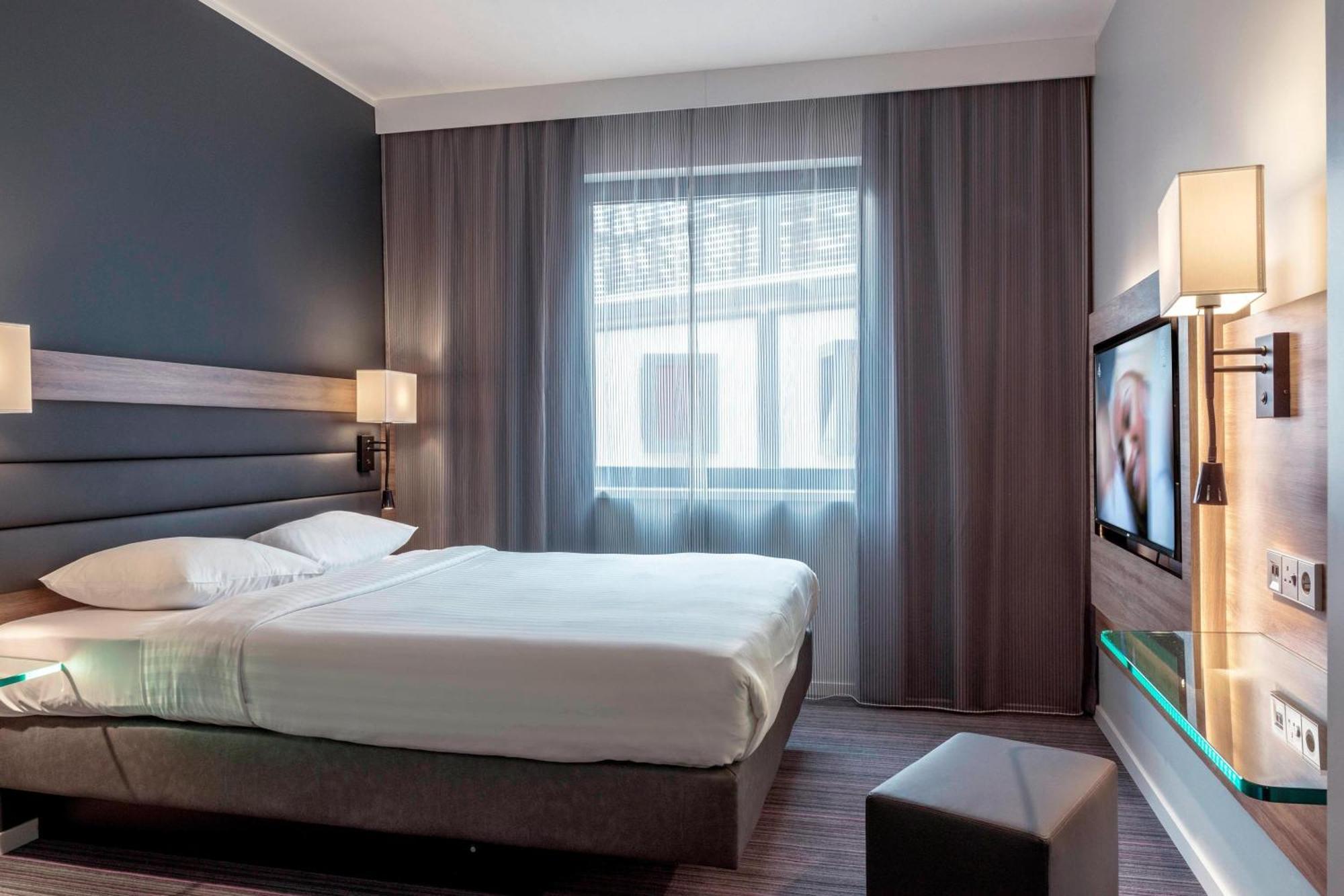 Moxy London Stratford Hotel Exterior photo