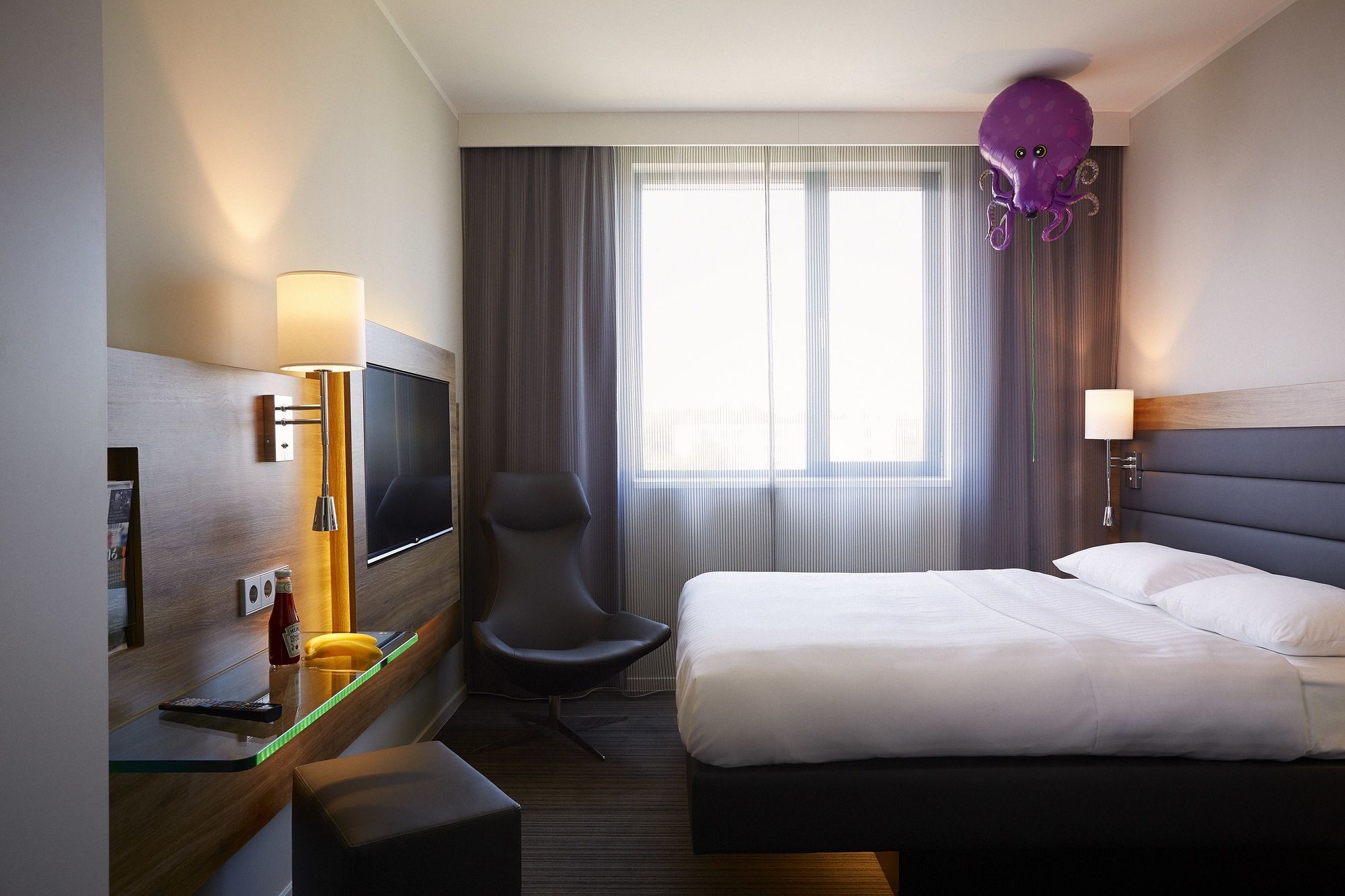 Moxy London Stratford Hotel Exterior photo